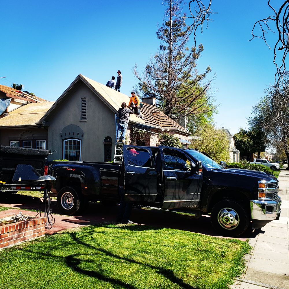 men-installing-new-roof